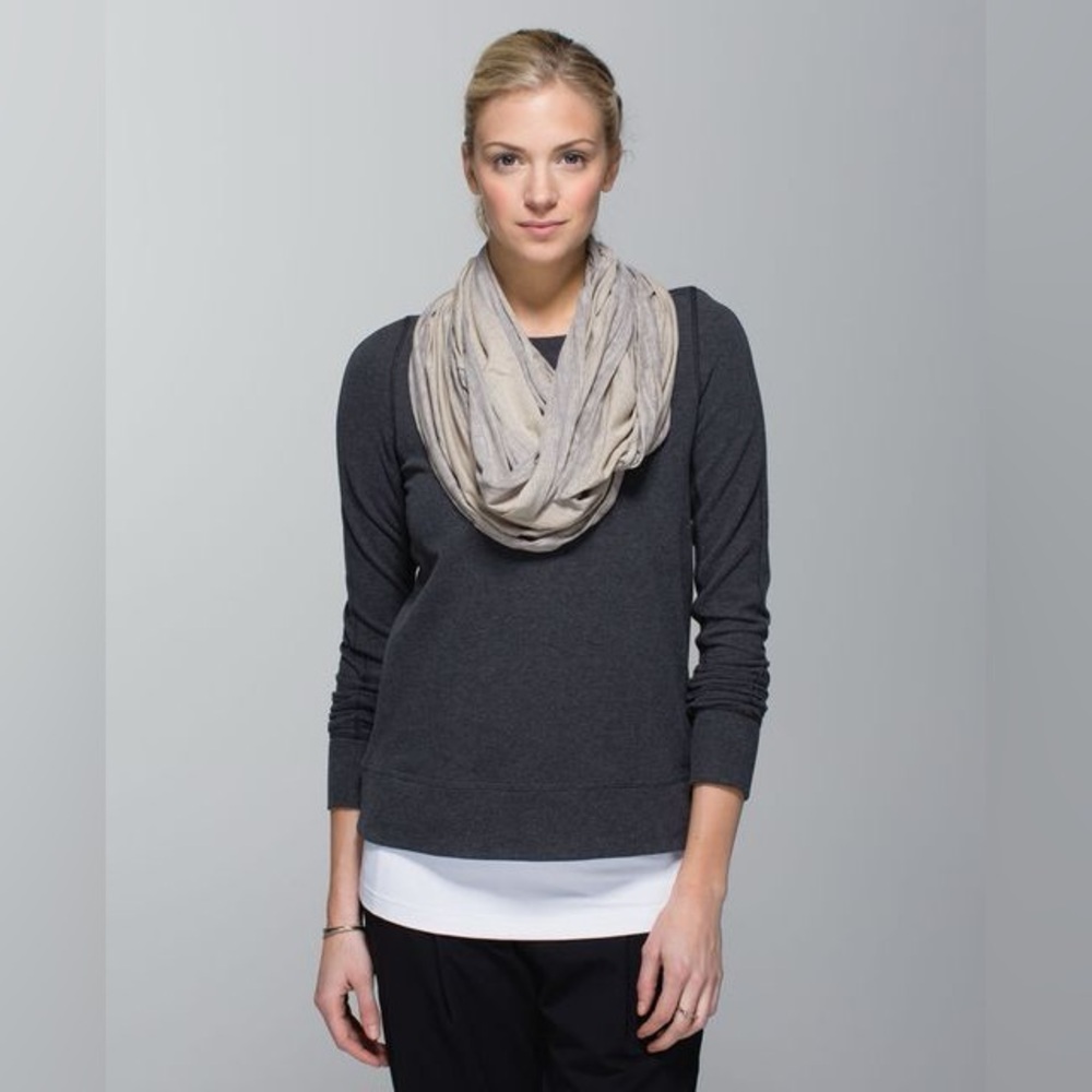 LULULEMON Twist & Shout Scarf in Misty Stripe Burnout Cashew Ambient Grey - Picture 1 of 12
